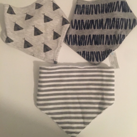 Baby bibs NWOT - Picture 4 of 8